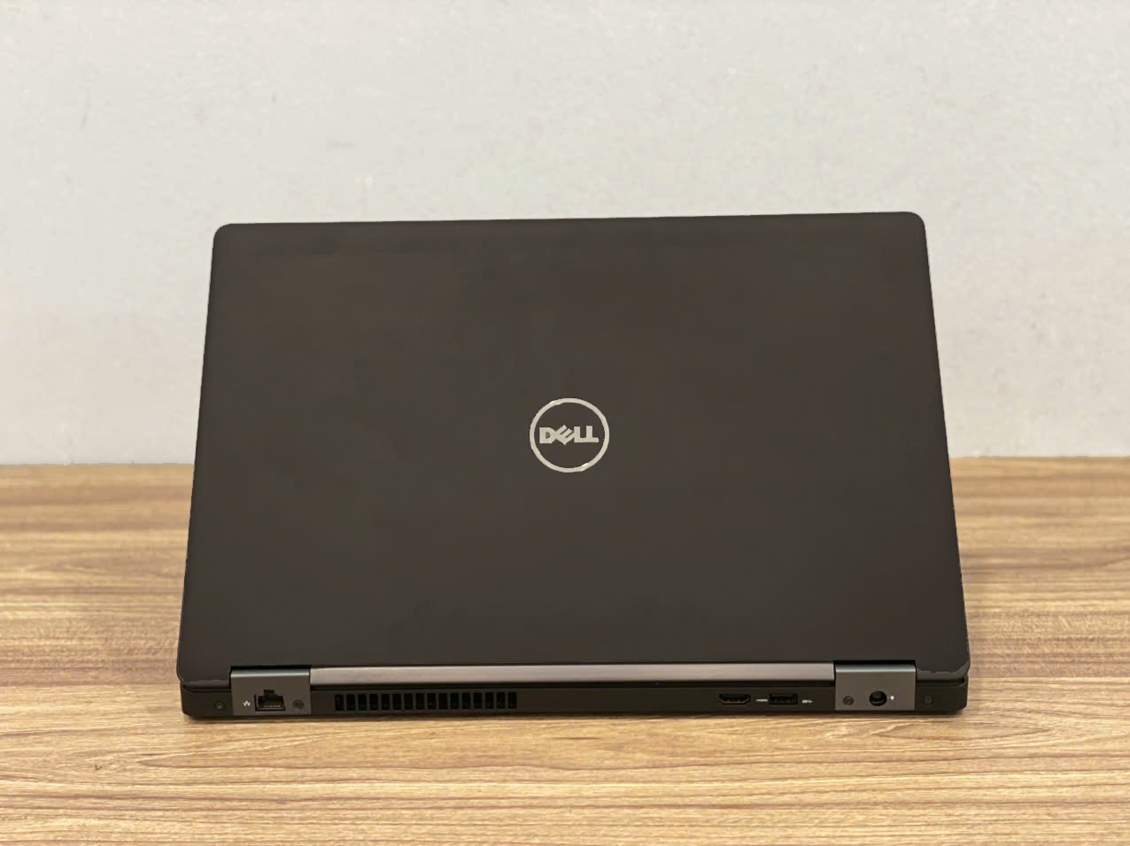 Laptop Dell Precision 3530 - 15.6" FHD / i7-8750H / 16GB / 256GB / QUADRO P600 (2nd)